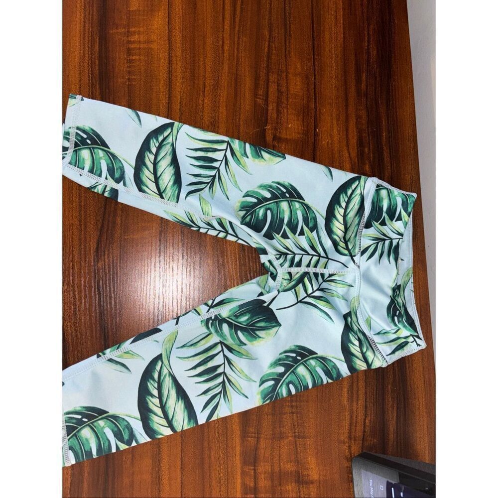 Zella Capris size 4 - Picture 3 of 6
